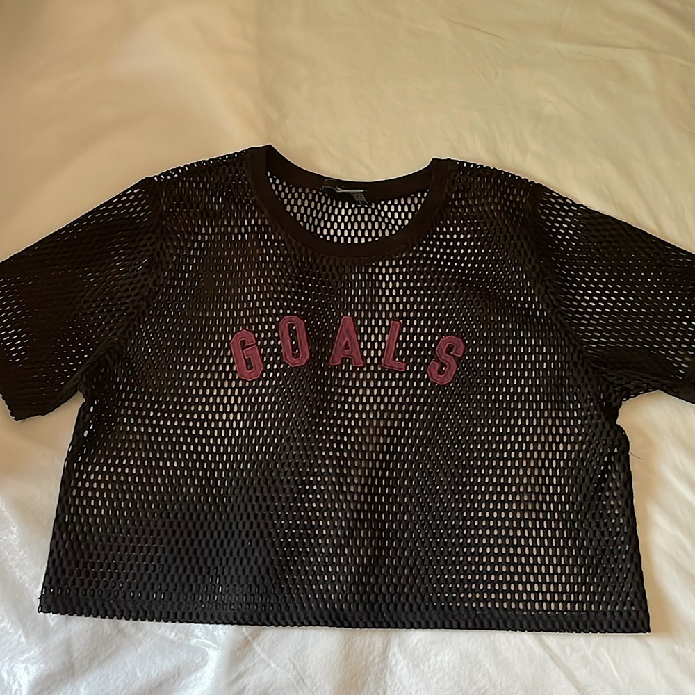 This Forever 21 top is a large and is see through.It is perfect for a night out✨